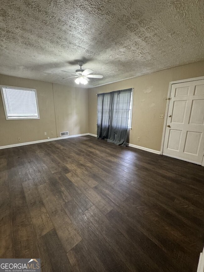 Photo - 75 Barber Rd