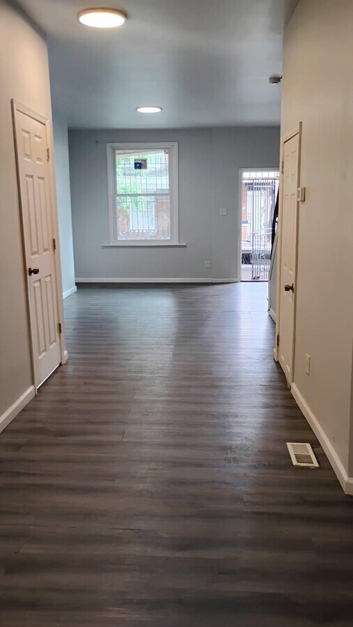 Photo - 727 E Thayer St