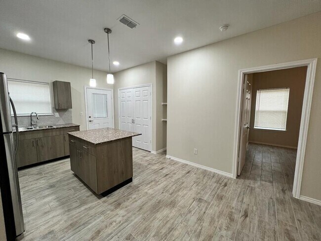 5101 N Hiawatha Dr Unidad 4