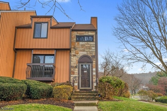 Photo - 107 Wimbledon Square