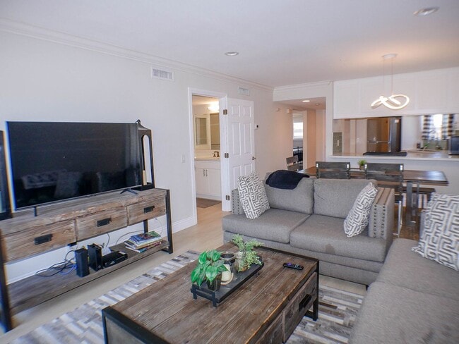 Photo - RARE Offering 2BD/2BA Furnished Condo of secured building in highly sought after Boutique Bella C... Unidad 305
