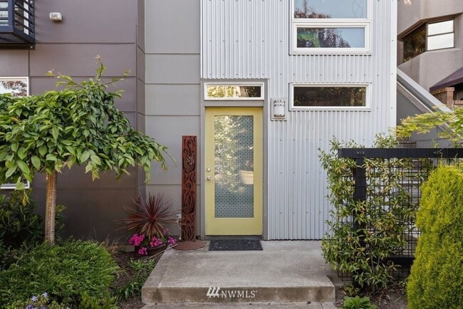Photo - 1633b California Ave SW