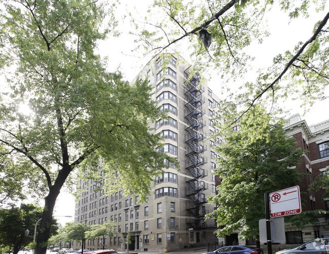 2970 N Sheridan - 2970 N Sheridan