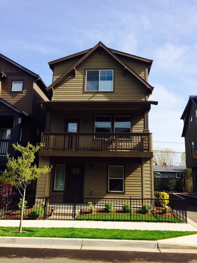 Building Photo - Amazing 3 Bedroom 2.5 Bath Home within Beaverton and next to Nike!