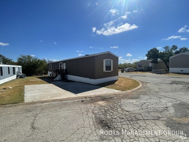 Building Photo - Home Available to Lease or Purchase - Appl...