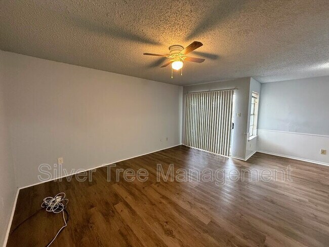 Photo - 4820 Wellesley Ave Unit A