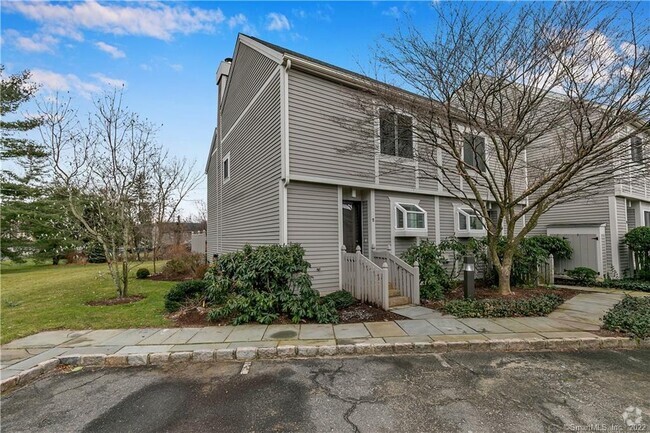 Building Photo - 11 Strathmore Ln Unit 11 Rental