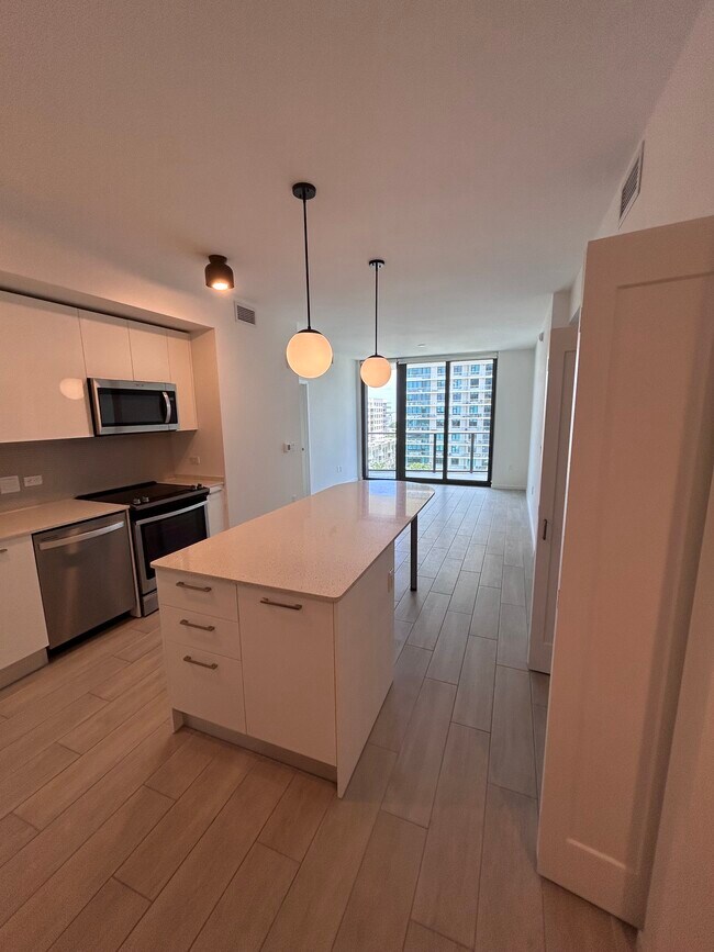 Photo - 70 NW 31st St Unidad 601