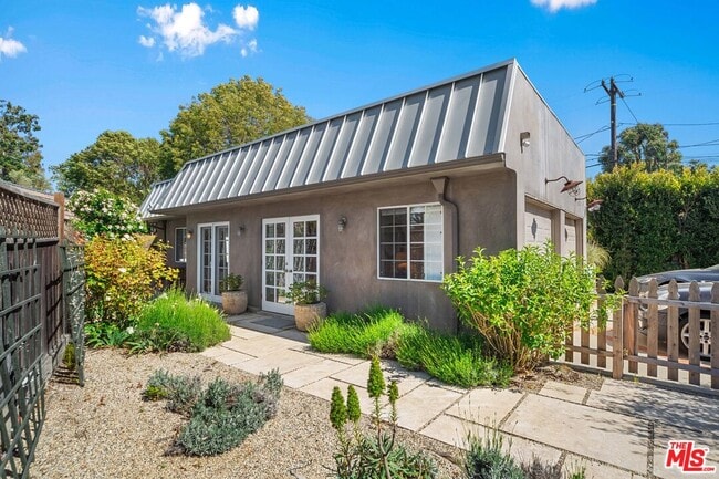 Photo - 7038 Dume Dr