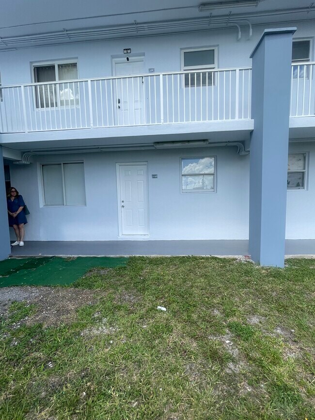 Photo - 1255 W 49th St Unit 102