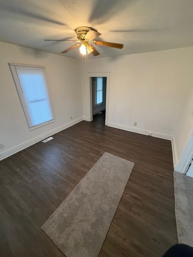 1610 E Sangamon Ave