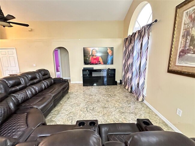 Photo - 112 Dulverton Way