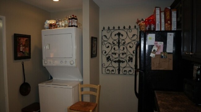 Photo - 1008 Broadway St Unidad B