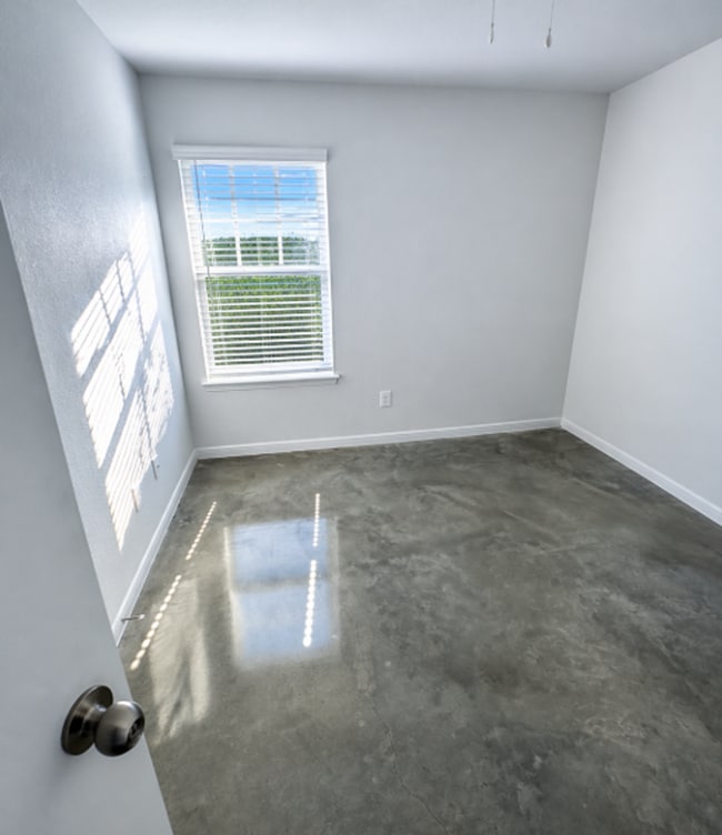 Photo - AVAILABE NOW ; APPLY TODAY ON OUR WEBSITE - 1 MONTH FREE