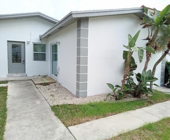 Photo - 305 NW 4th Ave Townhome