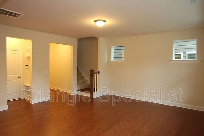 Photo - 215 Begen St