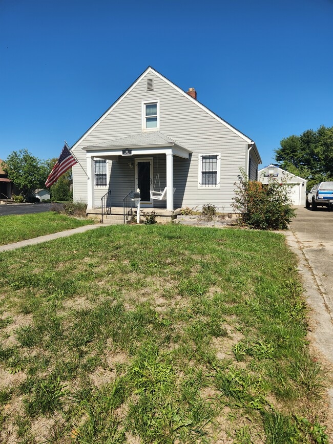 Building Photo - 168 Main St