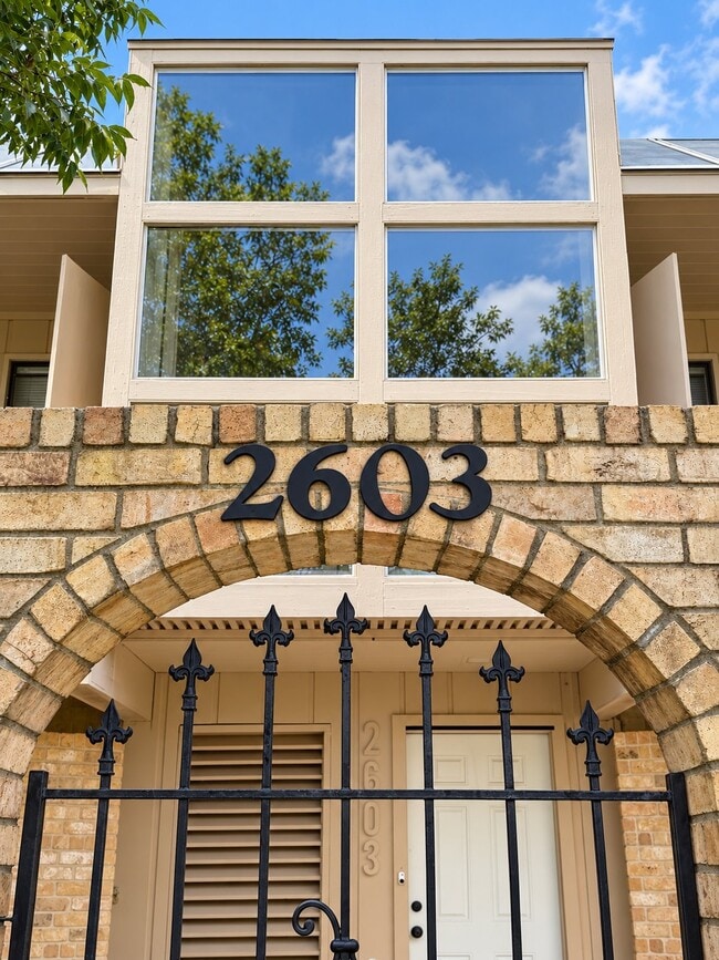 2305 Lazy Lake Dr