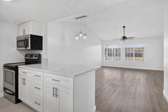 Building Photo - 6323 La Costa Dr Unit M