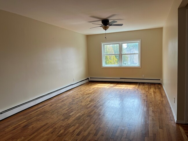 Photo - 410 Jericho Tpke Apartamento Unidad # 2C