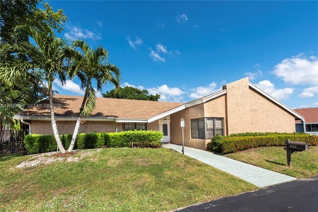Photo - 921 Bayberry Point Dr