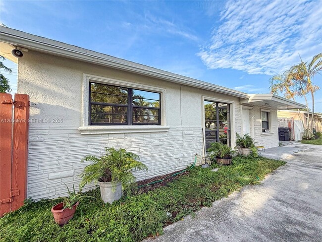 Building Photo - 7110 Custer St Unit 1