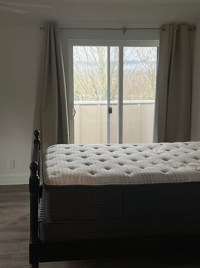 Photo - 346 SE Harlow Ave Unit #2