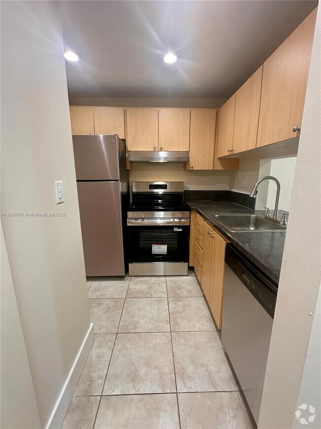 Building Photo - 2935 NE 163rd St Unit 3P Rental