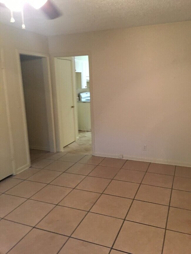 Photo - 2000 Avondale Dr