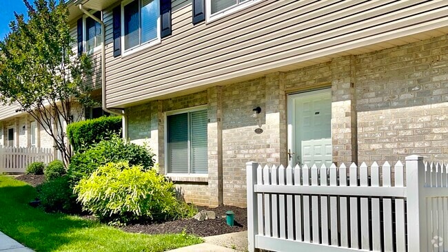Building Photo - 206 Village Walk Rental