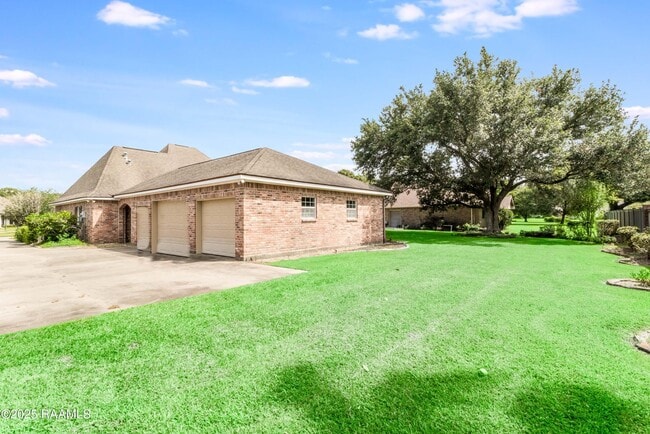 Photo - 102 Bear Creek Ct
