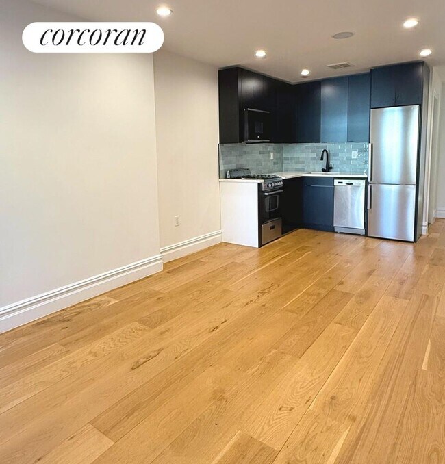 Photo - 938 Putnam Ave