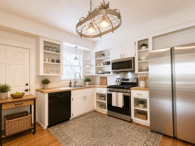Photo - 407 W 35th St