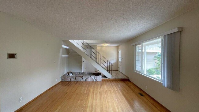 Photo - Nice 4 bedroom 2 bathroom home with sparkl...