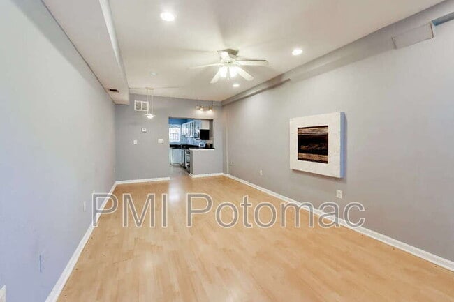 Photo - 821 12th St NE