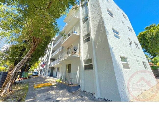 Building Photo - 1111 NW 19th Ave Unit 403