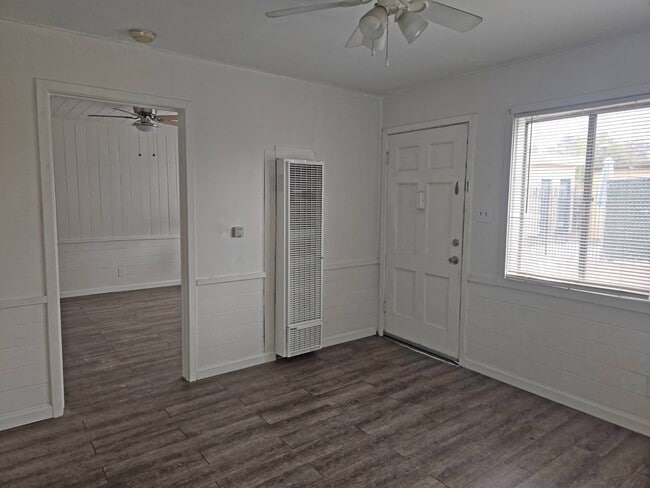 Photo - 1150 E San Joaquin Ave