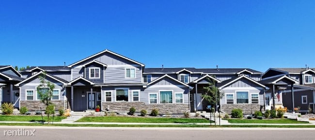 Building Photo - 704 Finch Dr