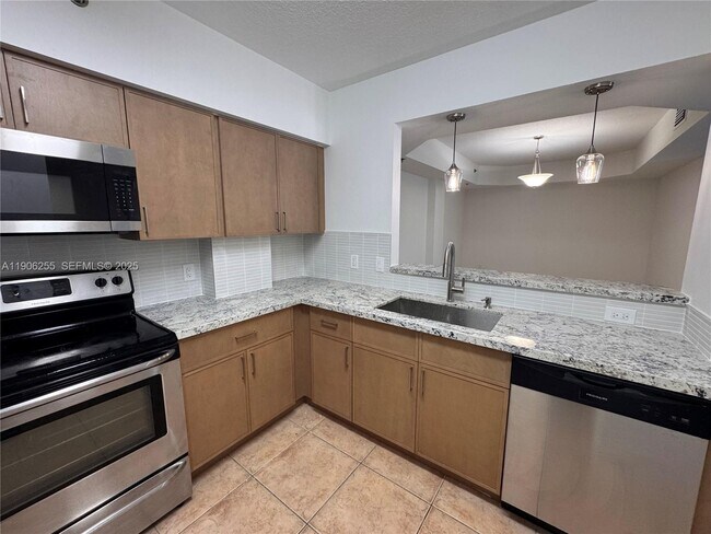 Photo - 9340 Fontainebleau Blvd Unidad W106