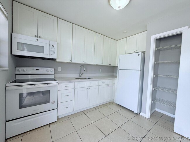 4308 Greenwood Ave