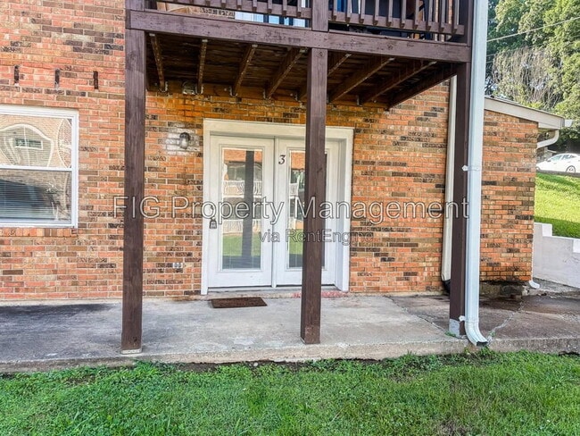 Building Photo - 924 Chadwick Dr Unit 3