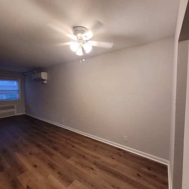 Photo - 1615 Runnymede Rd