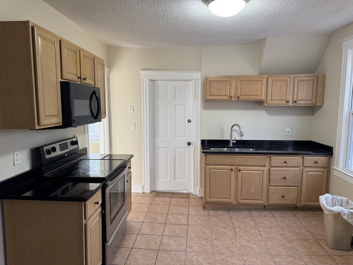 Kitchen - 128 Pleasant St (New Britain, CT)