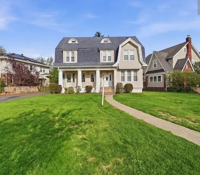Building Photo - 44 Oberlin St Unit 3rd Floor