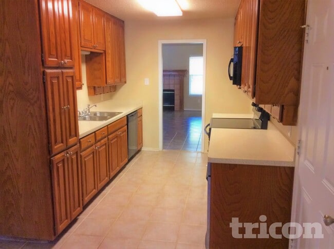 Photo - 525 Arbor Ln