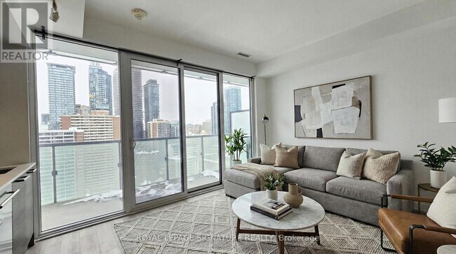 Photo - 28 Wellesley St E Unité 2208