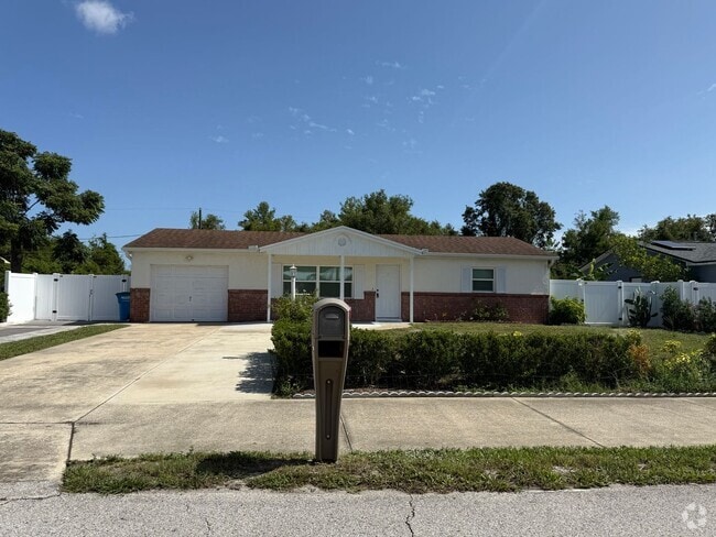 Building Photo - Cute Updated Home