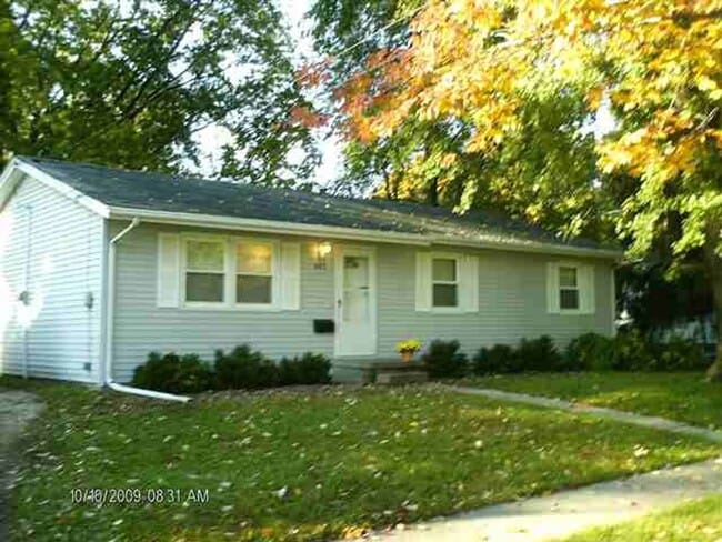 Building Photo - Very sharp 3BR 1 bath ranch home in Normal...