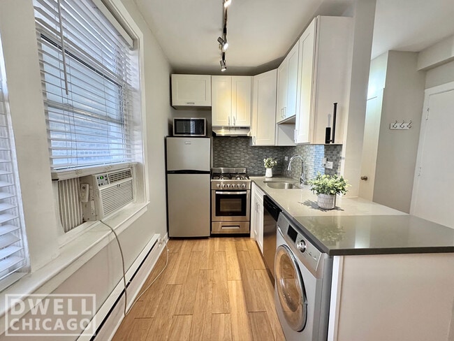 Photo - 541 W Belmont Ave Unit 2