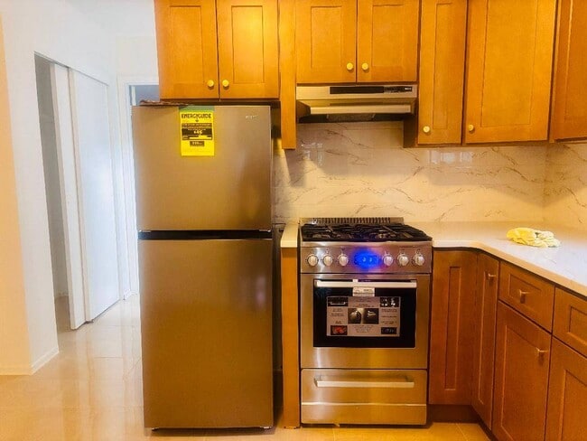 Photo - 134 Woodbine Ave